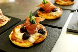 Mini-pizza sauce cynorrhodon et prunelles